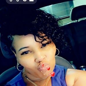 Meet your Posher, Yolanda